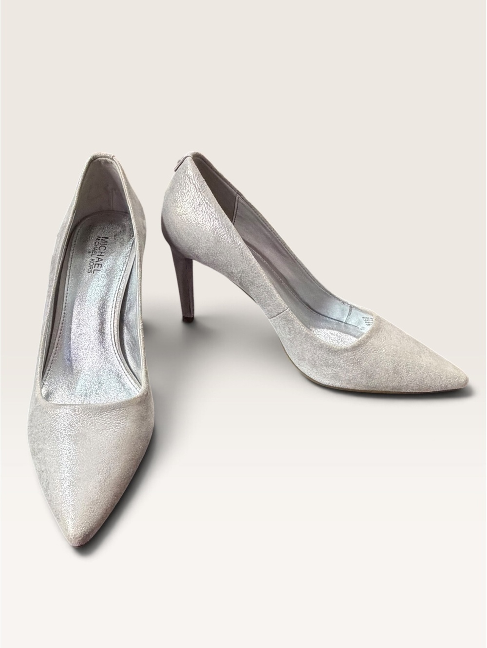 Michael Kors Flex Silver Metallic Dotted Distressed Leather Size 6 NEVER WORN